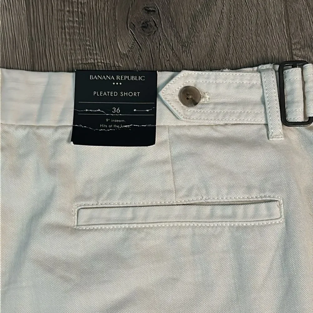 Banana‎ Republic Pleated Tan Casual Shorts Size 36